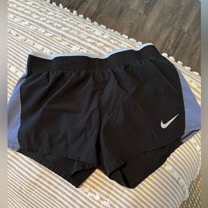 💜 EUC Nike Dri-Fit Shorts